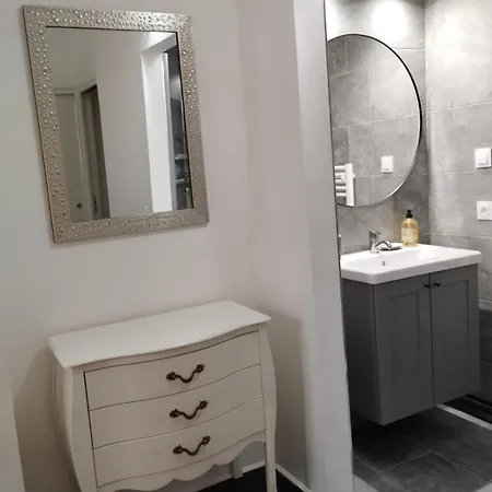 2 Pieces Quartier Bastille * Parijs