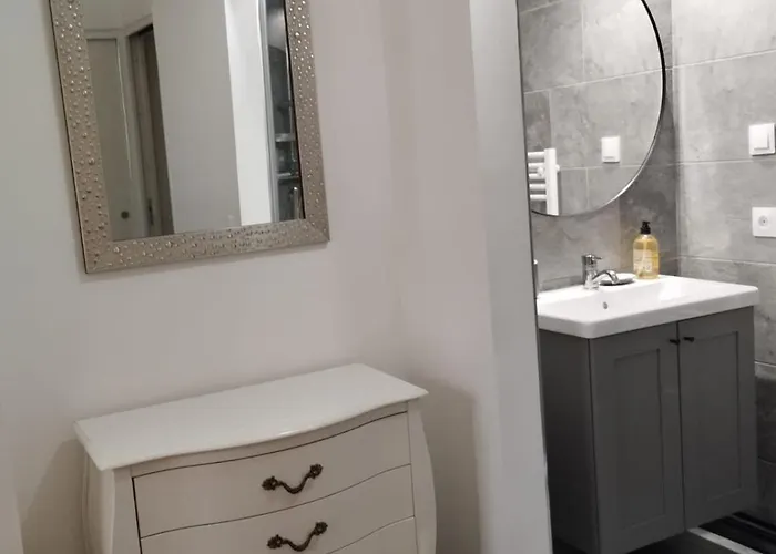 2 Pieces Quartier Bastille * パリ